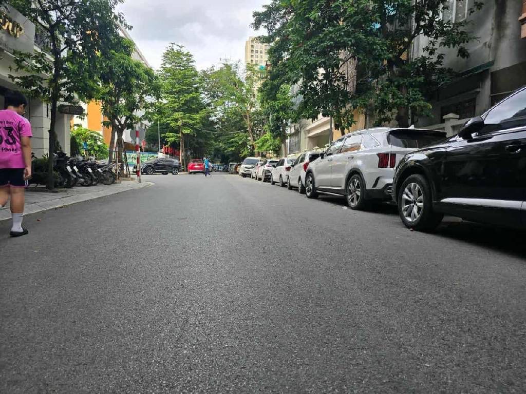 Chào mừng quý vị đến với siêu phẩm nhà liền kề tại phố Nguyễn Tuân, Cầu Giấy