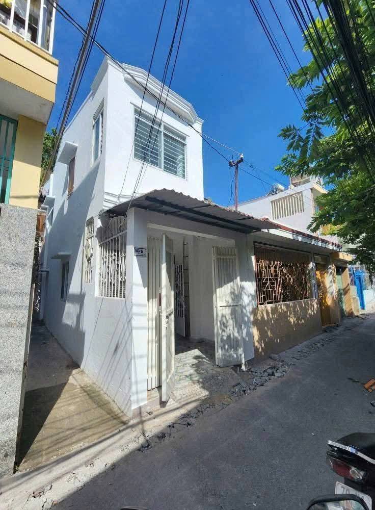 Bán nhà kinh doanh đường thông ngay Chợ Phương Sài, giá 3.2 tỷ