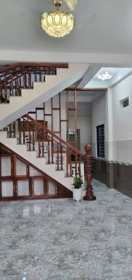 An cư lạc nghiệp tại nhà 2.5 tầng Nguyễn Chí Thanh, kiệt ô tô, hướng Đông Nam