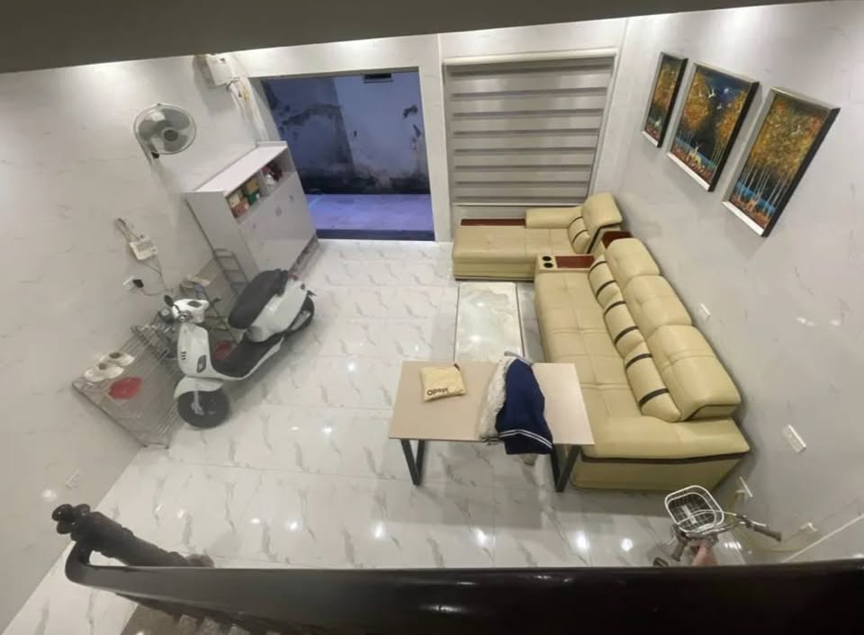 Bán nhà 5 tầng đẹp ở ngay, Nguyễn Văn Huyên, Cầu Giấy - Chỉ 9.5 tỷ