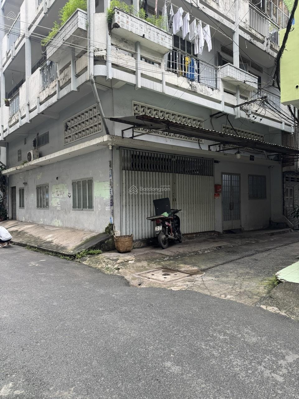 Chính chủ bán nhà căn góc 2 MT Phường 1, Quận 5 - vị trí đẹp, giá tốt