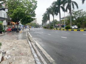 Bán 100m2 Hai Bà Trưng (Lạc Long Quân) - Vĩnh Phúc. Mặt tiền 5m hướng Bắc ghé Đông. Đường rộng 33m.