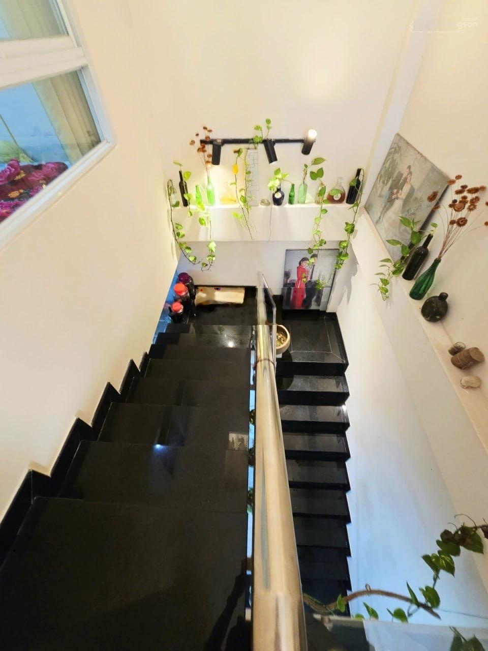 Bán gấp nhà phố 53m2, 2 tầng, ngang 4.9m, hoàn công đủ. Đường ô tô 6m gần Chợ Long Trường.