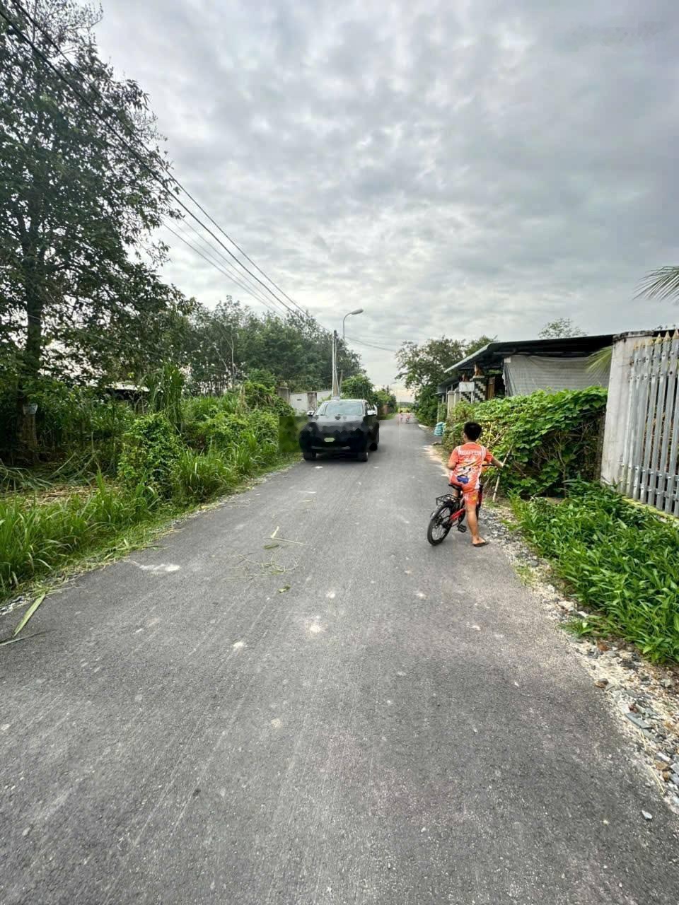 Cần Bán gấp lô đất ngay Nguyễn Thị Rành, 120m2 Thổ Cư, SHR, Cạnh BV Củ Chi mới, Chỉ 1.1 Tỷ