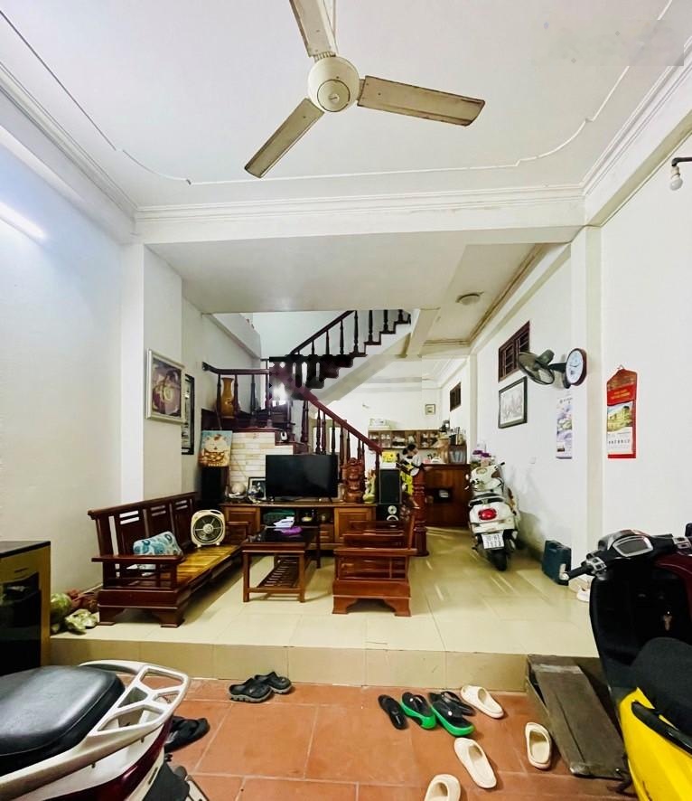 Bán nhà Nguyễn Chí Thanh_lô góc 2 mặt ô tô đỗ cửa_sđ vuông vắn_40m2_giá chào 16,6 tỷ