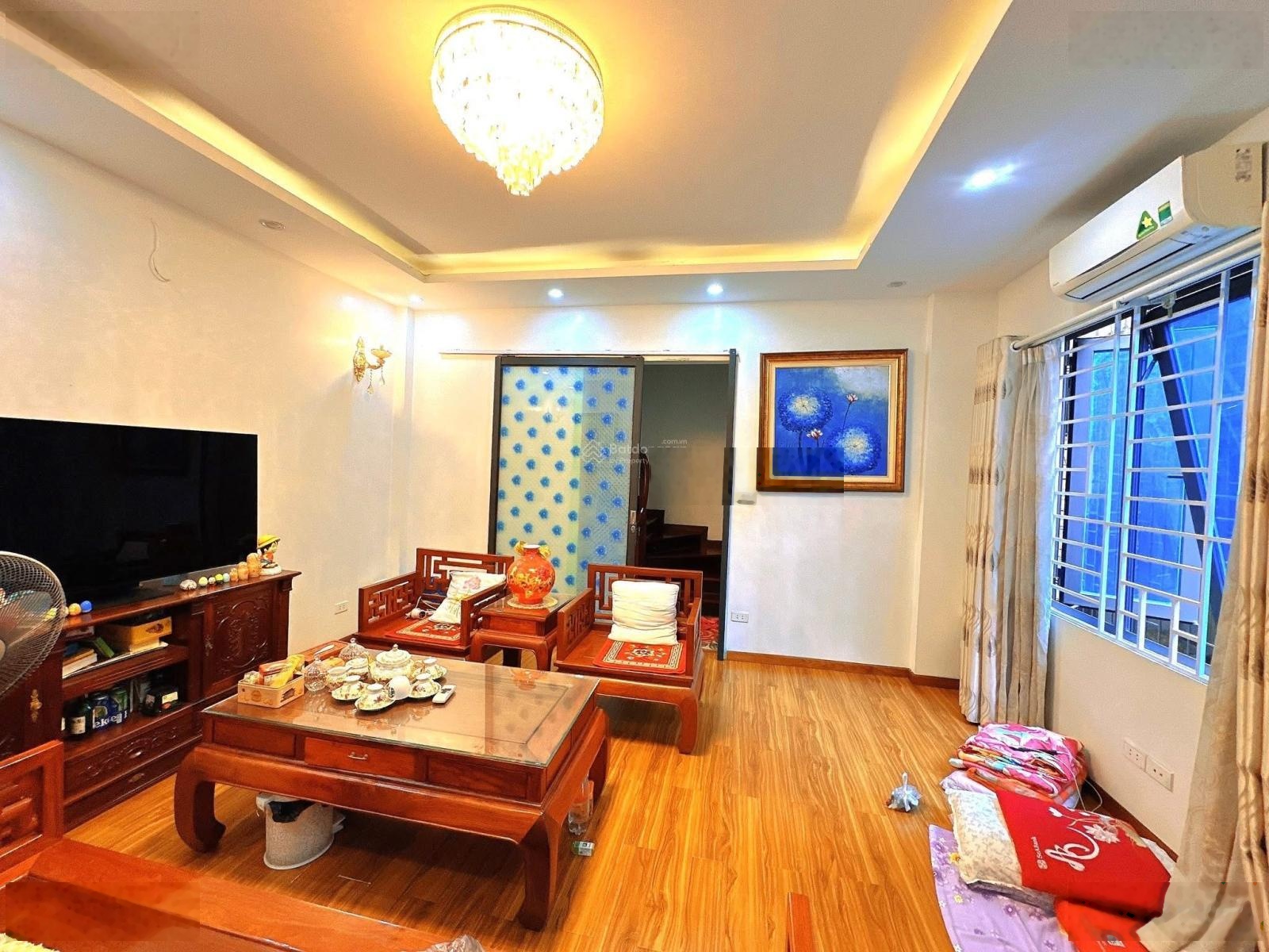 Bán NR 4PN, 4WC, 40m2 tại Minh Khai, 8,95 tỷ, cực chất! Lô góc kinh doanh , tiện ích