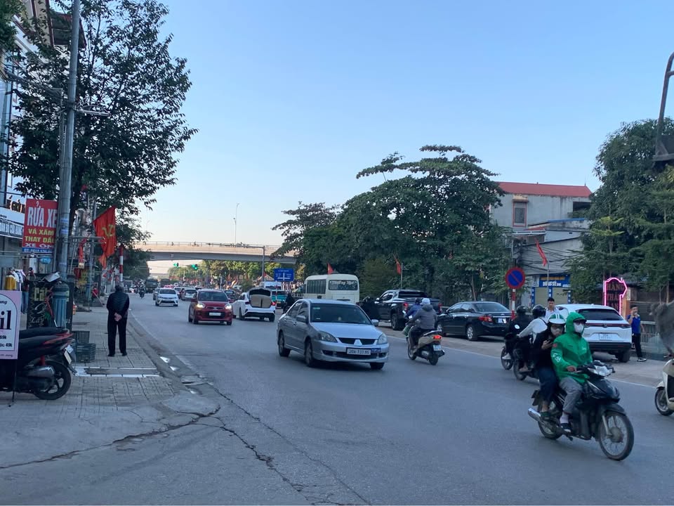 Nhà 3 tầng đẹp như mơ, đủ nội thất, giá hời, xách vali vào ở ngay