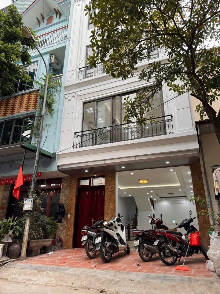 Bán nhà 5 tầng hiện đại, 50m2, mặt tiền 5.45m tại Văn La, Hà Đông