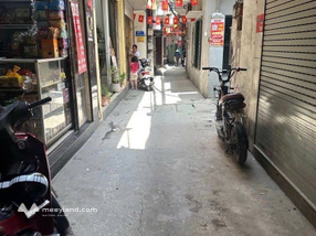 Nhà đẹp như tranh vẽ, nằm ngay mặt ngõ thông thoáng, tha hồ kinh doanh buôn bán đủ thứ trên đời