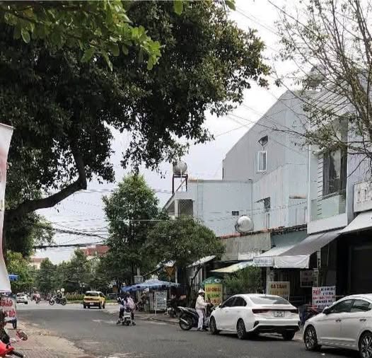 Nhà mặt tiền đường Trần Nhân Tông, Kon Tum, vị trí đắc địa, kinh doanh thuận lợi