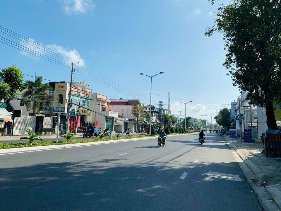 Chủ nhà kẹt tiền cần bán gấp lô đất cực đẹp mặt tiền đường 23/10, Vĩnh Thạnh, Nha Trang