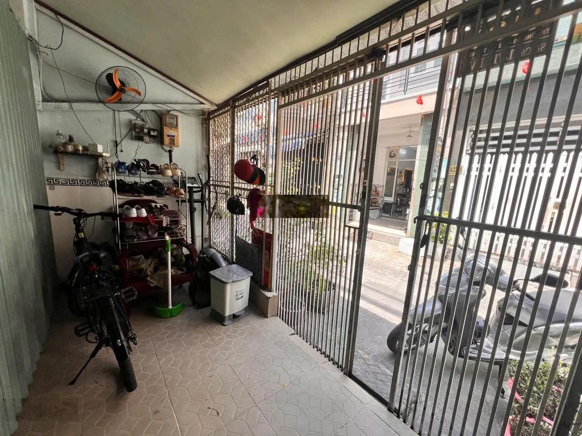 Bán nhà mặt tiền trường sa 71m2 3 tầng - 24 tỷ - nở hậu kinh doanh