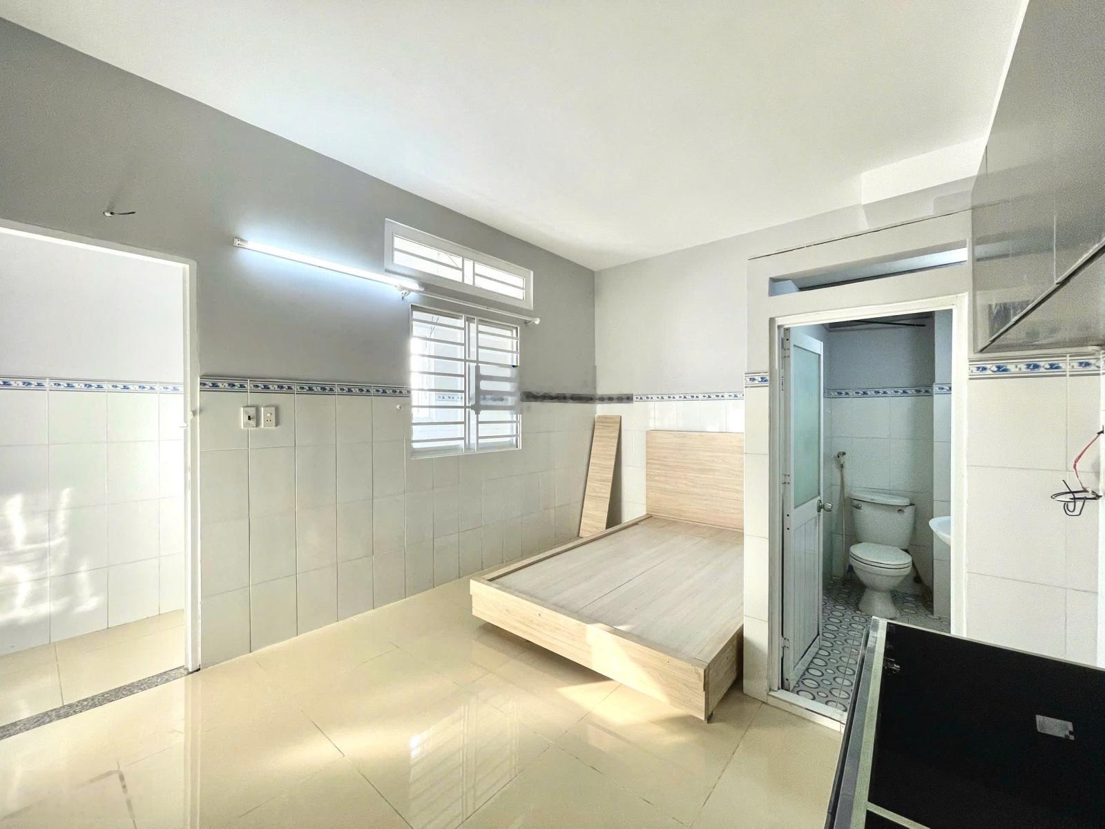 Studio giá rẻ 4x có thang máy ngay cmt8 quận 10!