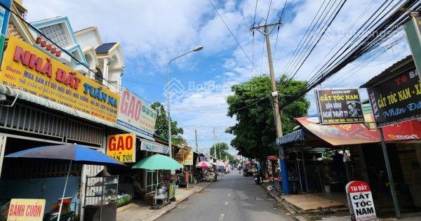 Mặt tiền đường đỗ tấn phong buôn bán nhộn nhịp dt 374m thổ cư 220m ngang 10m sâu gần 38m đang có