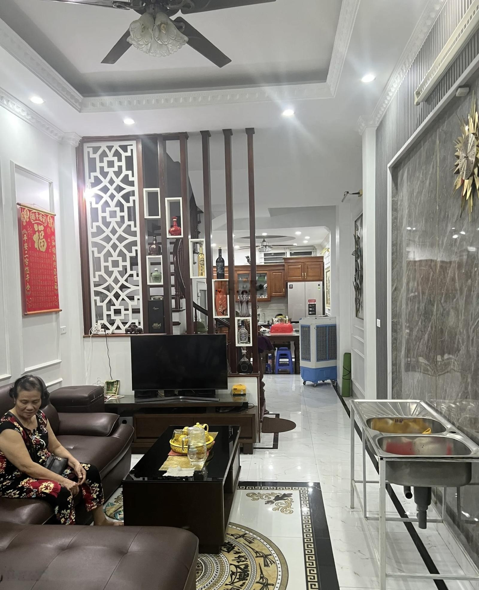 Bán nhà đẹp 6 tầng Hoàng Quốc Việt - Cầu Giấy