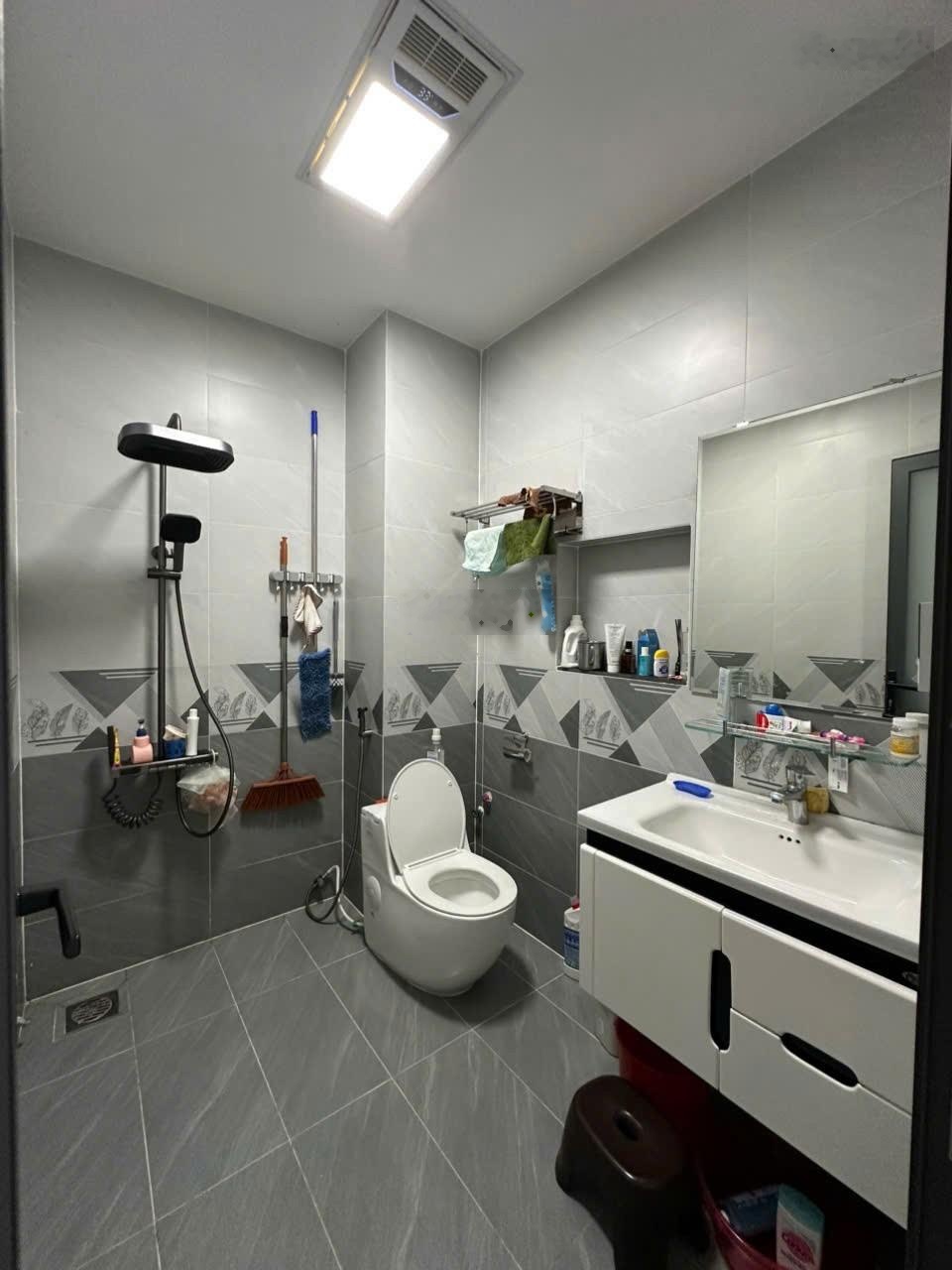 Hẻm xe hơi 6m, nhà 3 tầng btct kiên cố, dt 4,2x9 ,nguyễn xí 2 chiều, p13, bình thạnh giá 6,2 tỷ