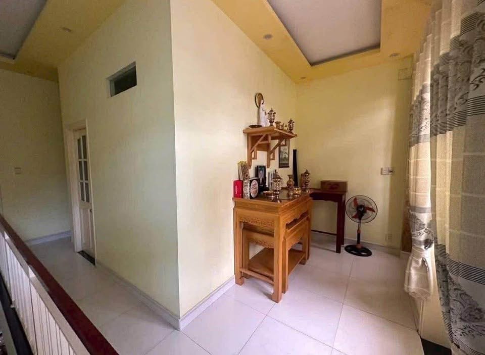 Bán nhà mặt tiền Trần Xuân Lê, 2 tầng 2 mê kiên cố, ô tô đỗ cửa