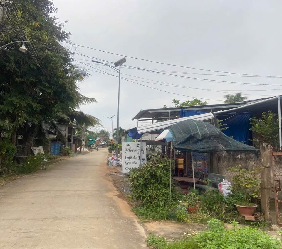 Cho thuê nhà mới khang trang, sân vườn rộng rãi, gần chợ Tiên Thủy - Bến Tre