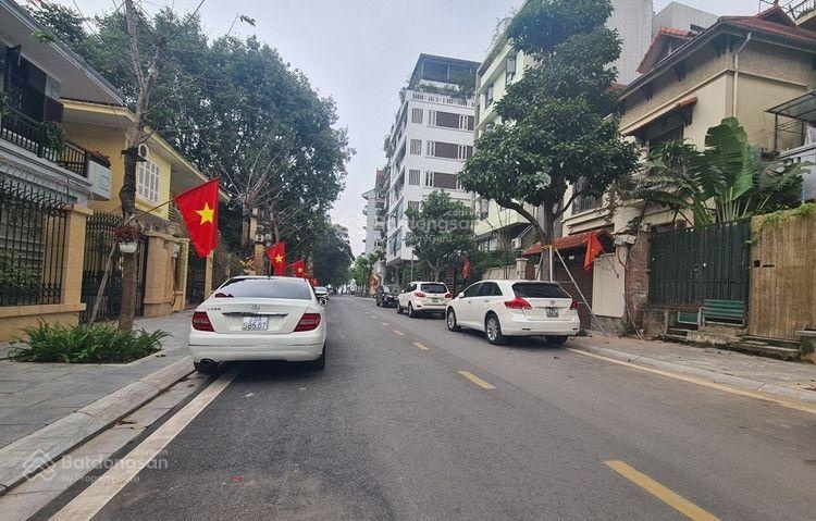 Cực gấp 340tr/m2 xây biệt thự sân vườn đẳng cấp ngõ VIP Võng Thị, Tây Hồ - ôtô tránh vào nhà, ko QH