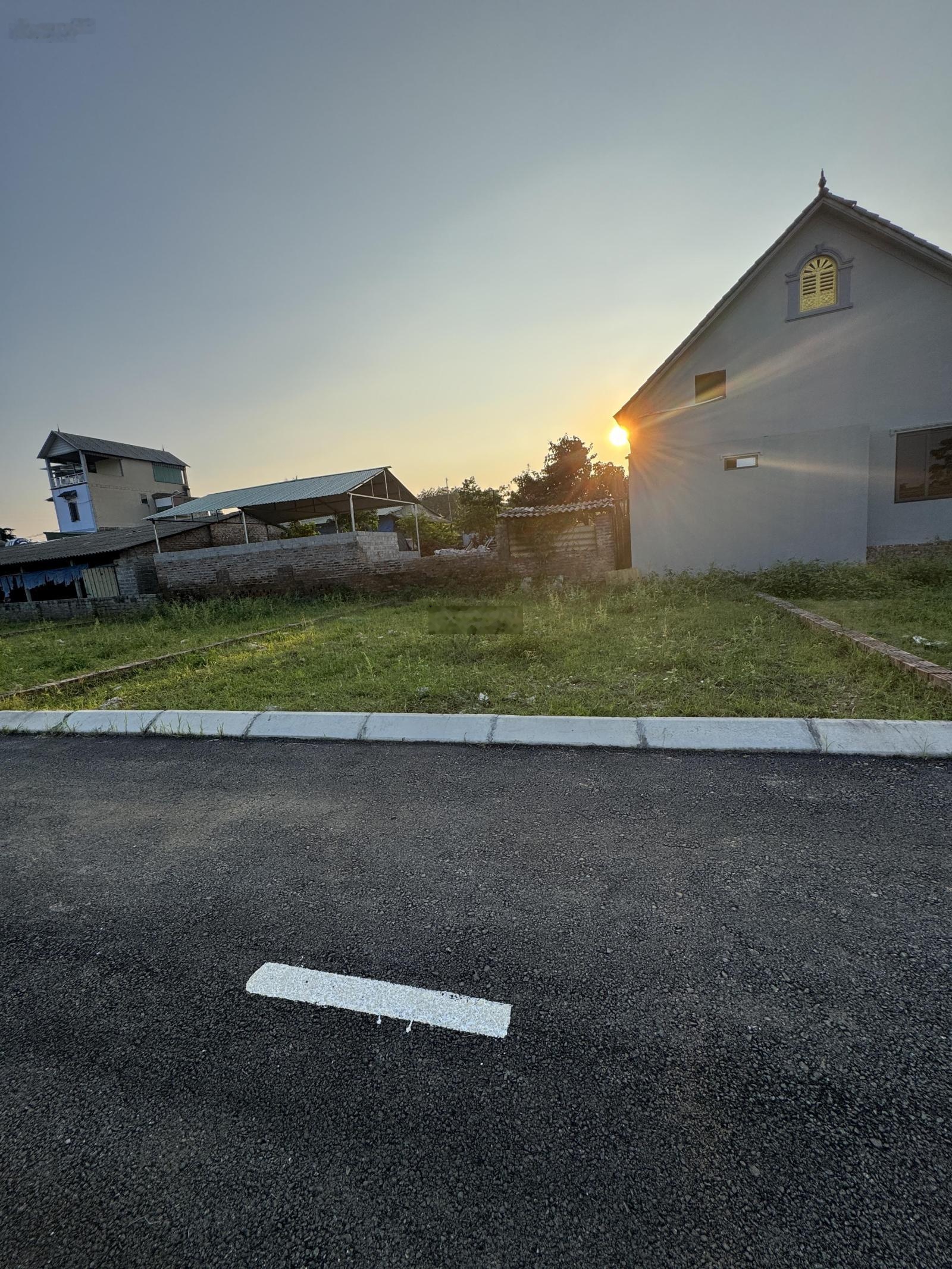 Tài chính hơn 2 tỷ đừng bỏ qua lô đất siêu tiềm năng tại hòa lạc diện tích: 100m full