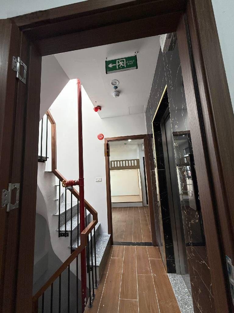 Chính chủ cầu giấy. 10 phòng khép kín. 7 tầng thang máy. dòng tiền 700tr/1 năm.