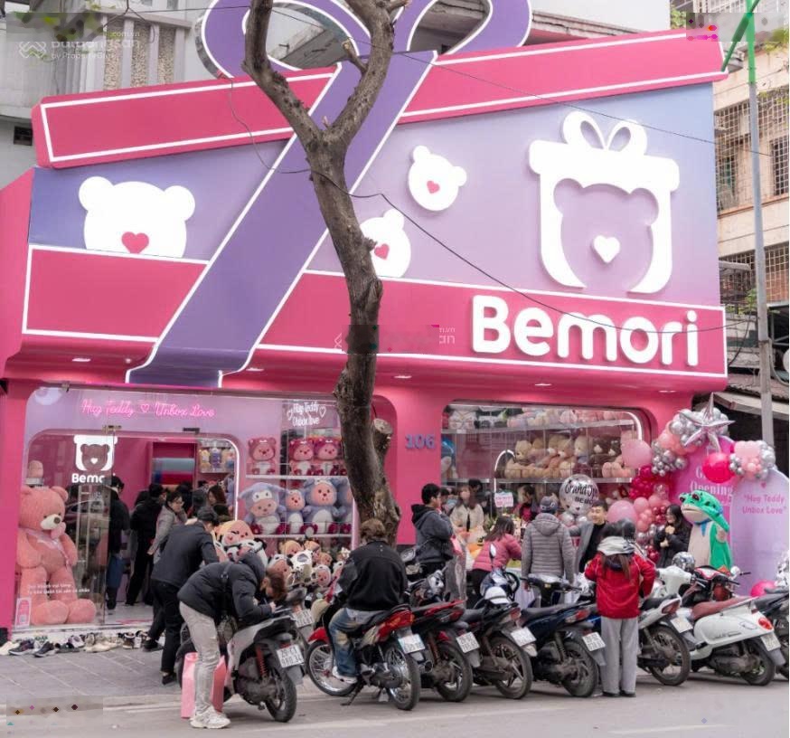 Cho thuê nhà mặt phố tại Cầu Giấy, với diện tích: 300m2/sàn x 2 tầng, mặt tiền: 7,5m, Uy tín!