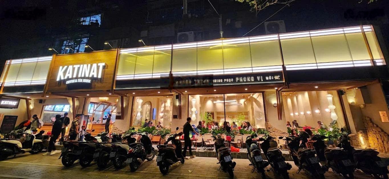 Cho thuê nhà mặt phố Giảng Võ, Ba Đình mặt tiền rộng 10m, diện tích: 130m2, giá thuê: 1xx triệu