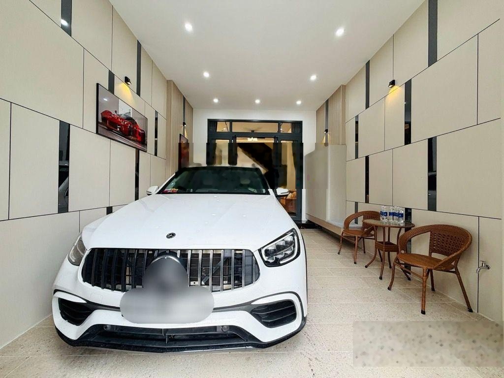 Nhà 4 tầng mặt tiền Nguyễn Duy Cung,100m2,(4,3 x 24)4PN,4WC,sân thượng,có gara ô tô, chỉ có 11.99t