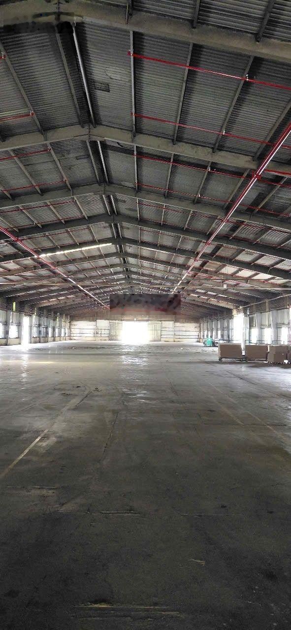 Cho thuê kho đẹp 3600m2 sát KCN Vsip gần ngã tư Bình Phước, gần cầu Phú Long, Bình Dương