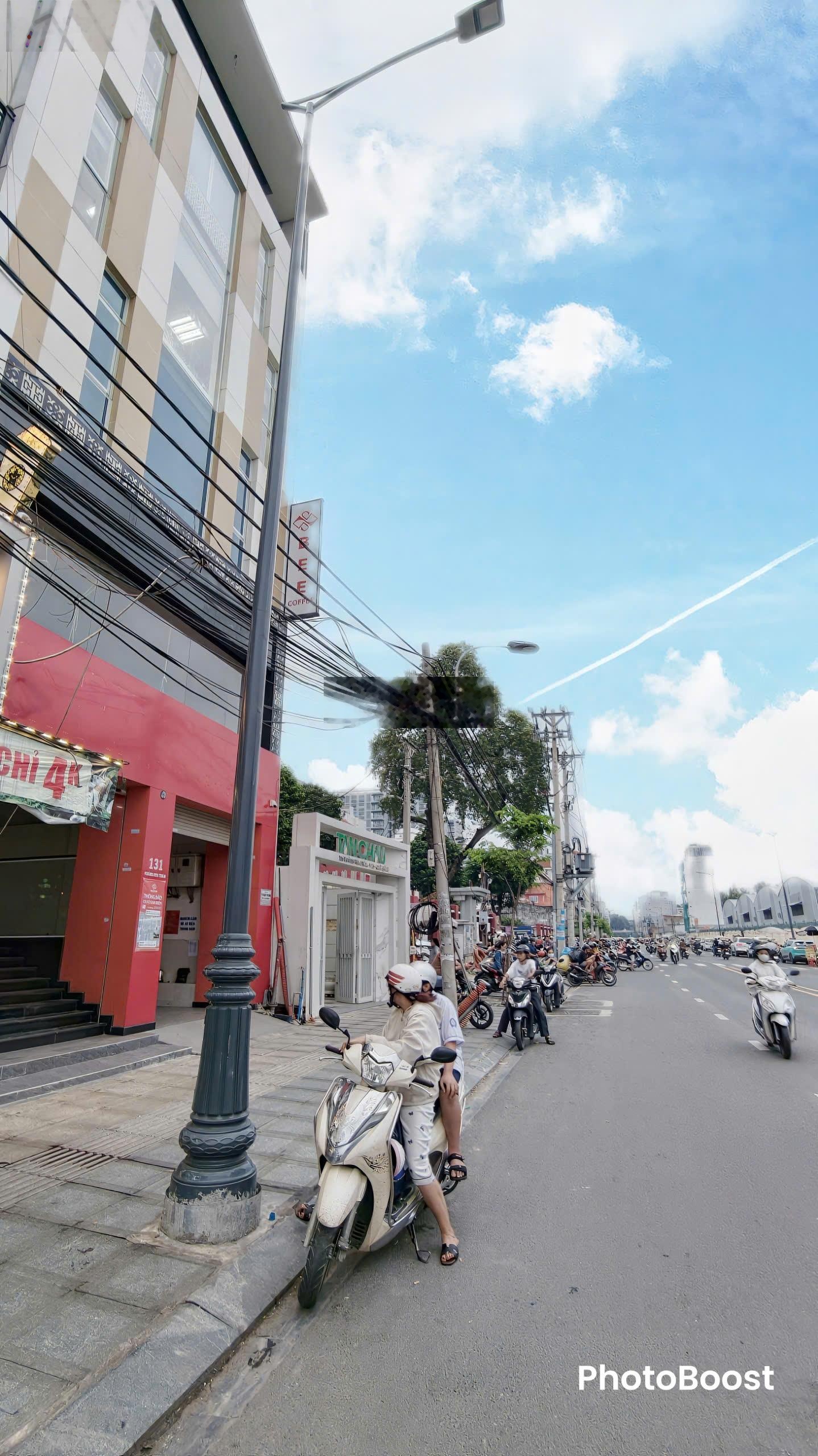 Văn phòng 220m² lầu 1 khu Hoàng Hoa Thám - Không gian rộng, dễ setup