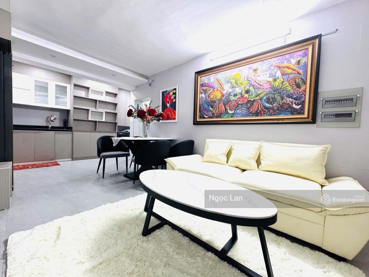 Bán nhà phố Hồng Hà Q. Hoàn Kiếm sổ đỏ 75m2 tầng 1 ô tô đỗ cửa 3 ngủ thoáng mát lô góc cạnh phố cổ