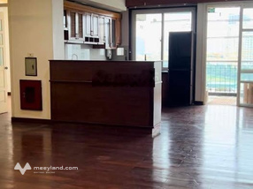 Cho thuê căn 3pn view hồ - dt 142m2 - ban công Đông Nam 15-17 Ngọc Khánh