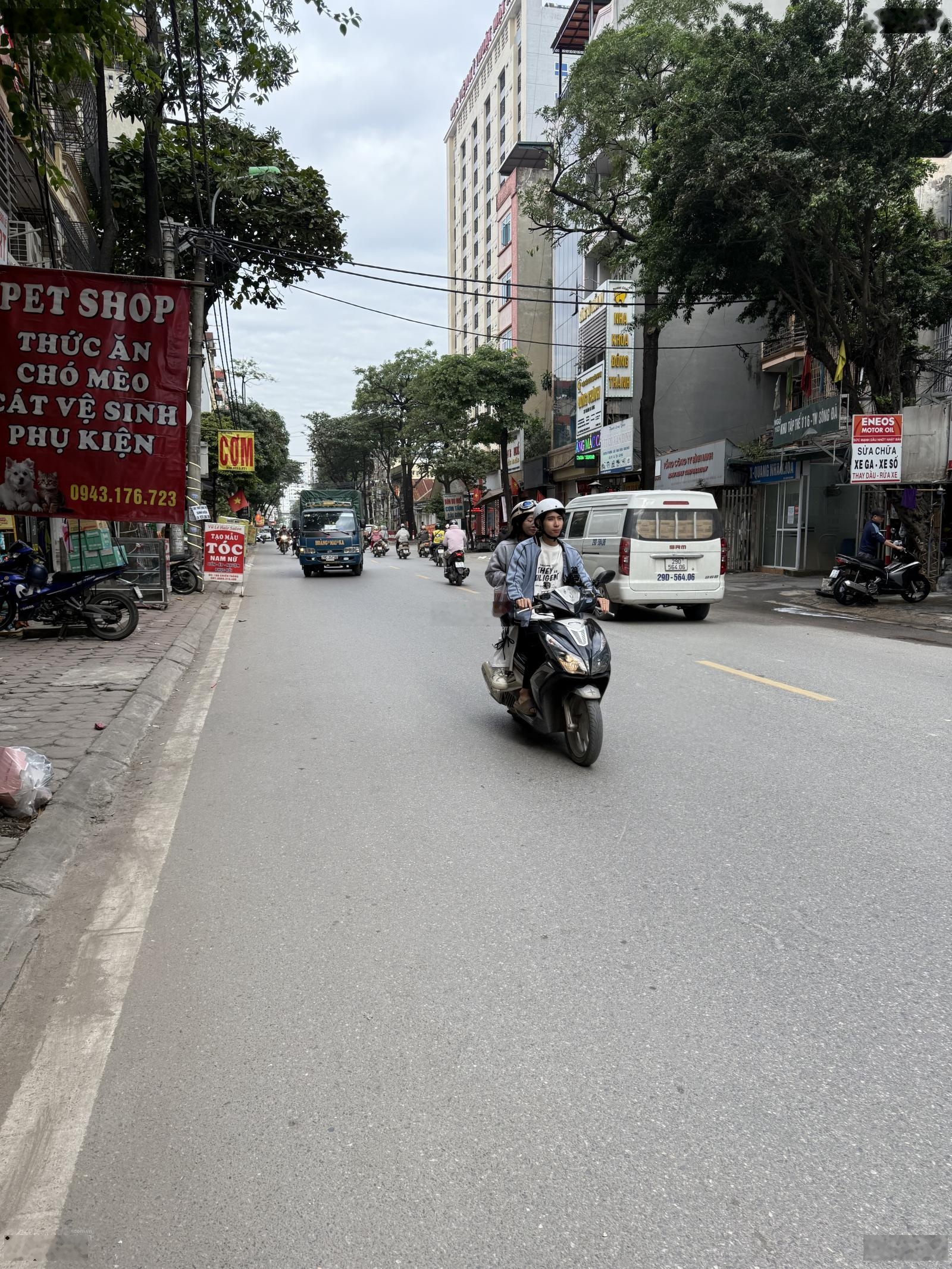 Mặt phố Chiến Thắng một mặt phố một mặt ô tô tránh 6T thang máy vỉa hè KD. Dt 70m2*6T*4m MT: 28,8tỷ