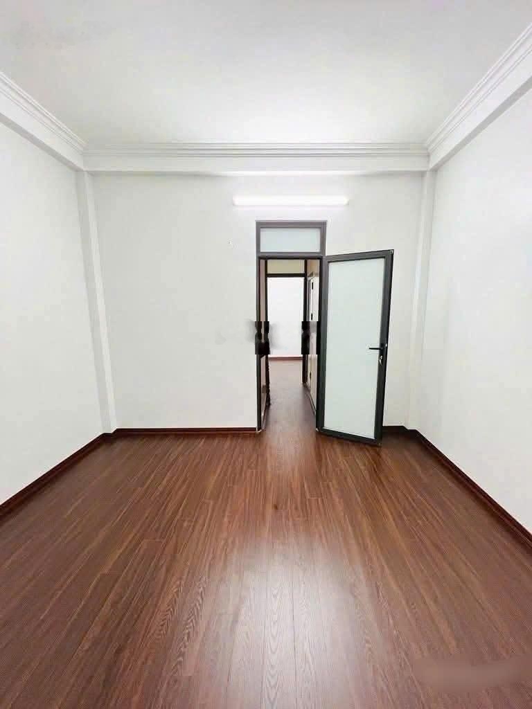 Cho thuê nhà Lĩnh Nam 40m x5 tầng,giá 11,5 triệu/ th. 6 ngủ, nhà mới cạnh siêu thị Thành Đô