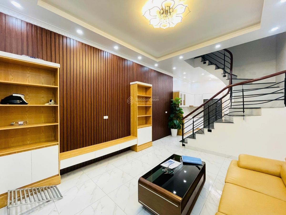 Cần bán nhà lạc long quân - tây hồ - ngõ thông - gần hồ tây - ô tô qua nhà - dt 42m