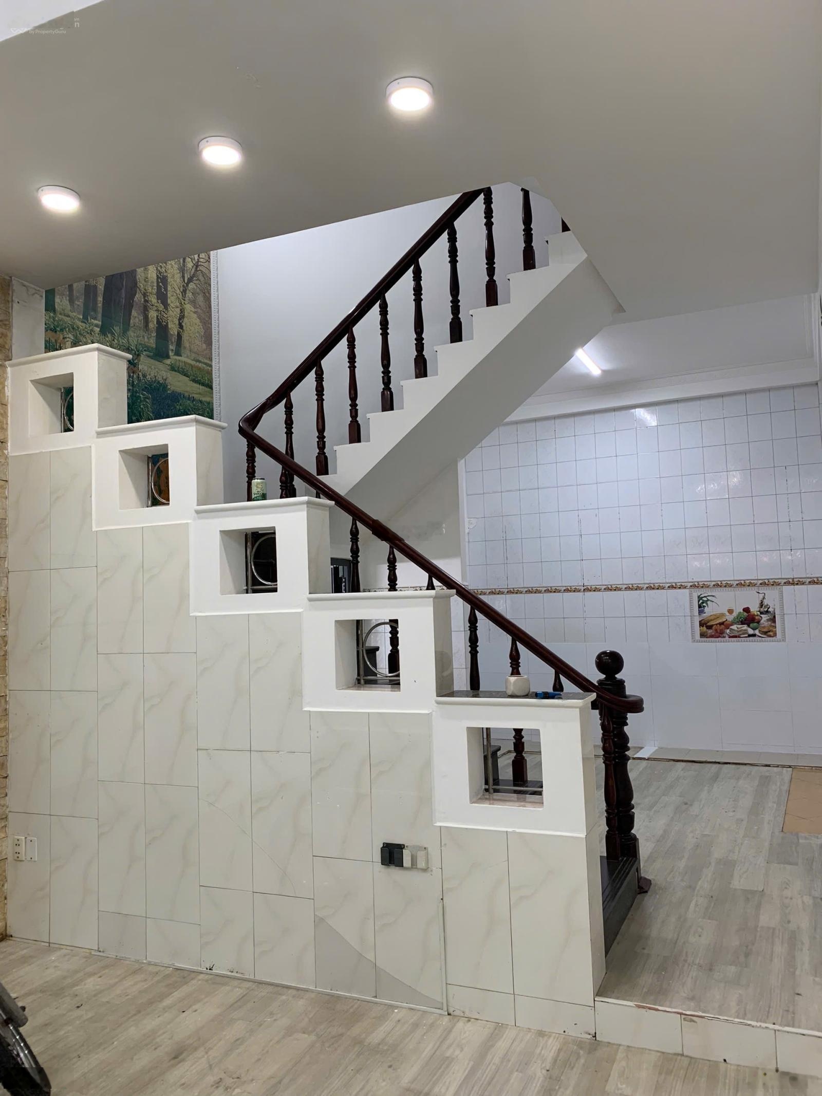 Cho thuê nhà mặt tiền chính chủ nguyên căn vào ở liền kinh doanh tốt 31 Ông Ích Khiêm, P10, Quận 11