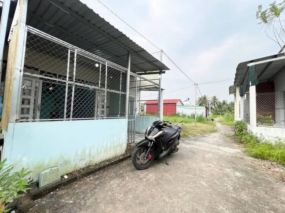 Bán nhà 80m² Phú Tân, Bến Tre, giá chỉ 610 triệu, xe 7 chỗ tới nhà