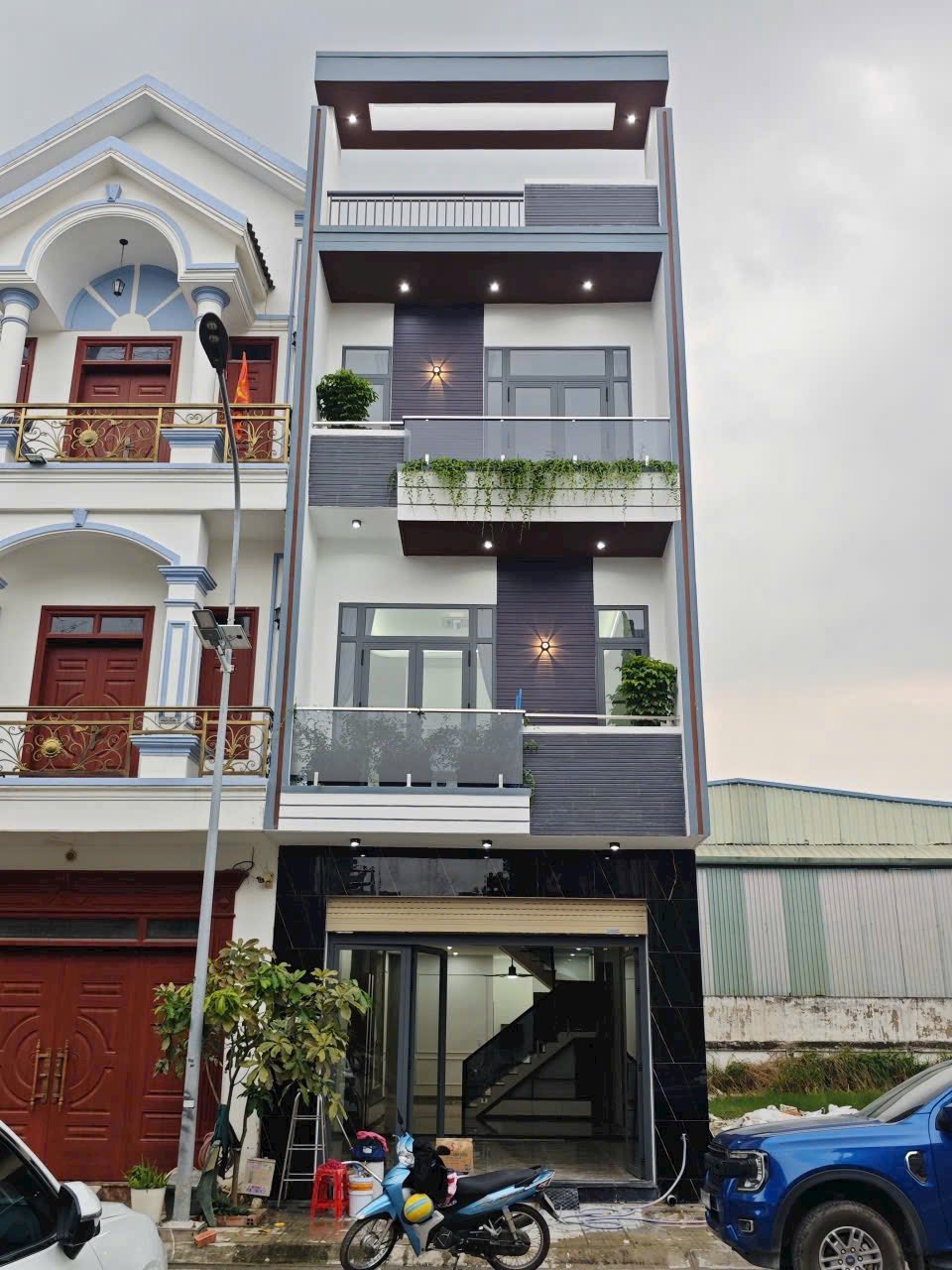 Nhà phố An Phú 92m2, 1 trệt 2 lầu, sân thượng, sân ô tô riêng, kinh doanh đỉnh