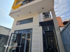 Nhà trung tâm Phan Rang vừa ở phố, vừa có vườn riêng, sân đậu ô tô