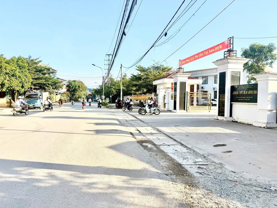 Bán đất Kim Long, 140m2, mặt tiền 9.4m, đối diện cổng trường, cơ hội kinh doanh