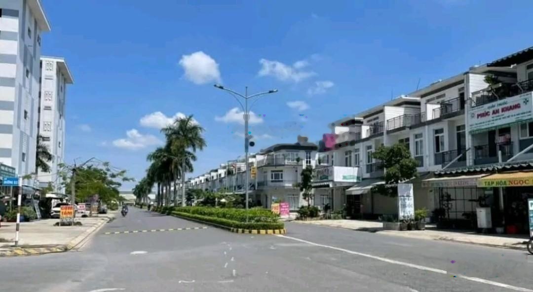 (Sổ hoàn công) căn nhà phố Phúc An City mặt tiền trục chính. LH: 0976996454