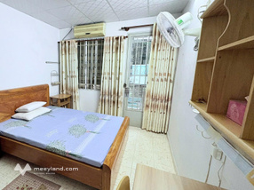 Nhà nguyên căn, 3PN + 2WC, full nội thất, rất phù hợp cho gia đình ở tại trung tâm Quận 3