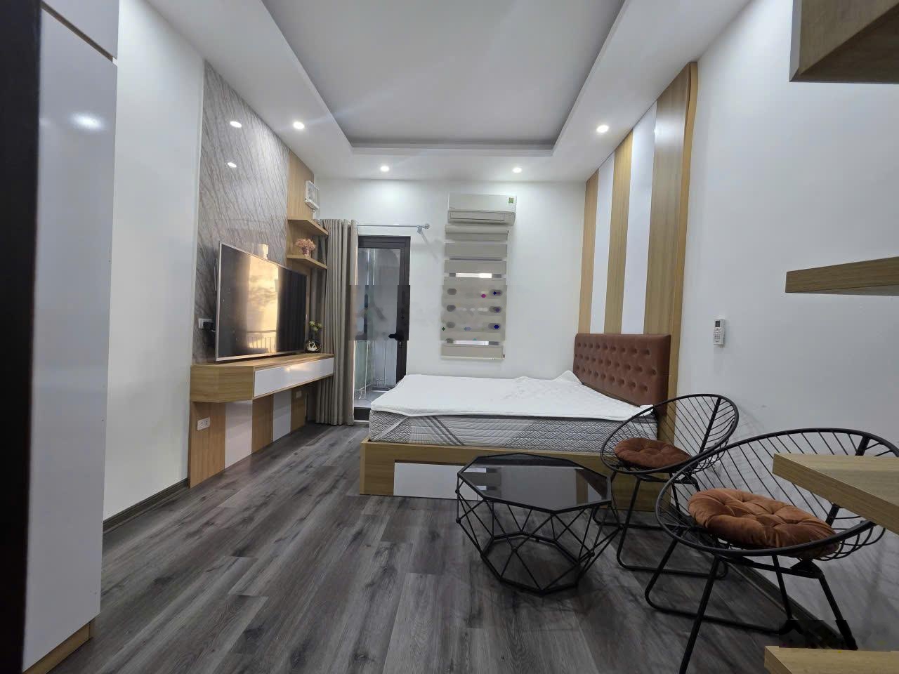 Bán nhà phố Vũ Miên Yên Phụ, Tây Hồ 40m2 x 5 tầng ô tô đỗ cổng full nội thất giá 17 tỷ