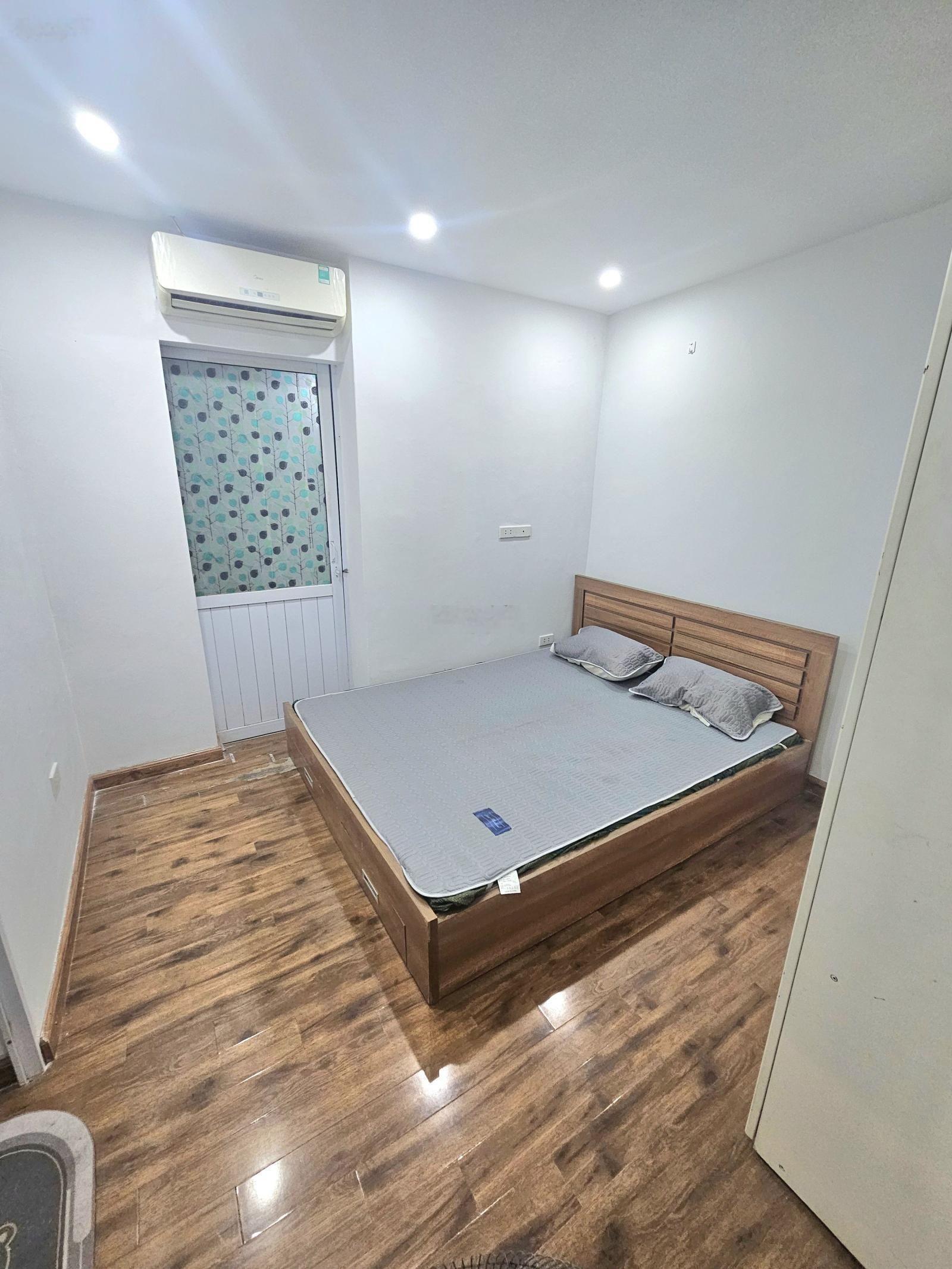 Cho thuê căn hộ tại Đống Đa, Hà Nội, 70m2, 3 phòng ngủ, giá 6tr/tháng