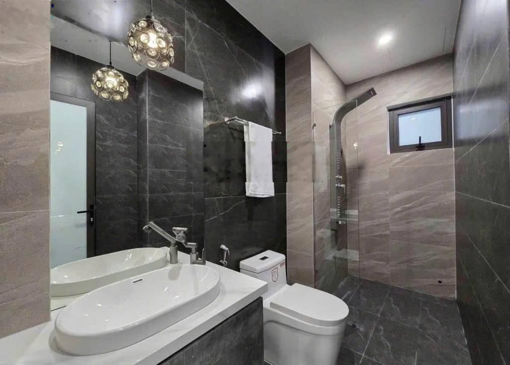 Bán gấp nhà ngay mặt tiền cuối Bình Chánh diện tích 80m2, giá 1.8 tỷ - Sổ hồng riêng