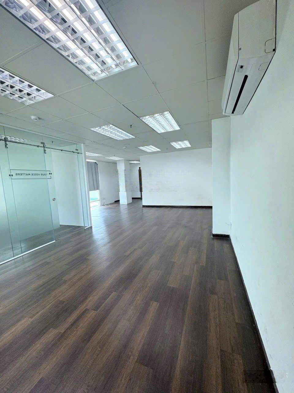 Cho Thuê Nhà Nguyên Căn Đường Phổ Quang, Phường 2. DT: 8x18m. Hầm Trệt 3 Lầu. Thiết Kế Suốt.