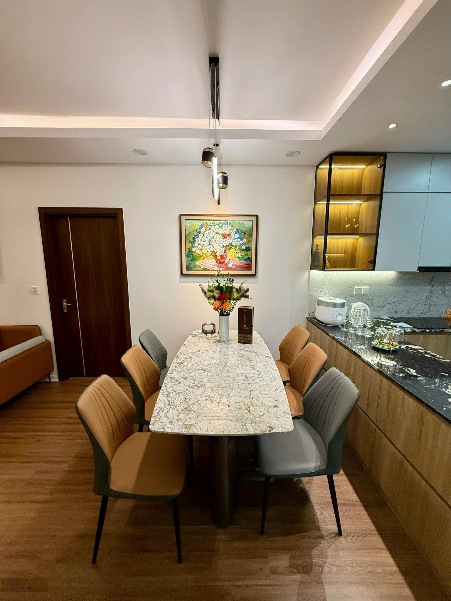 Chính chủ cần bán căn góc 3pn hướng đông nam - full nội thất - sẵn sổ đỏ sang tên