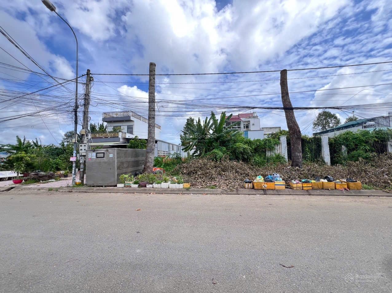 Bán nền mặt tiền trục chính vào Trường Lái Chiến Thắng khu Nông Thổ Sản dt 5x24- Giá 3.7 tỷ