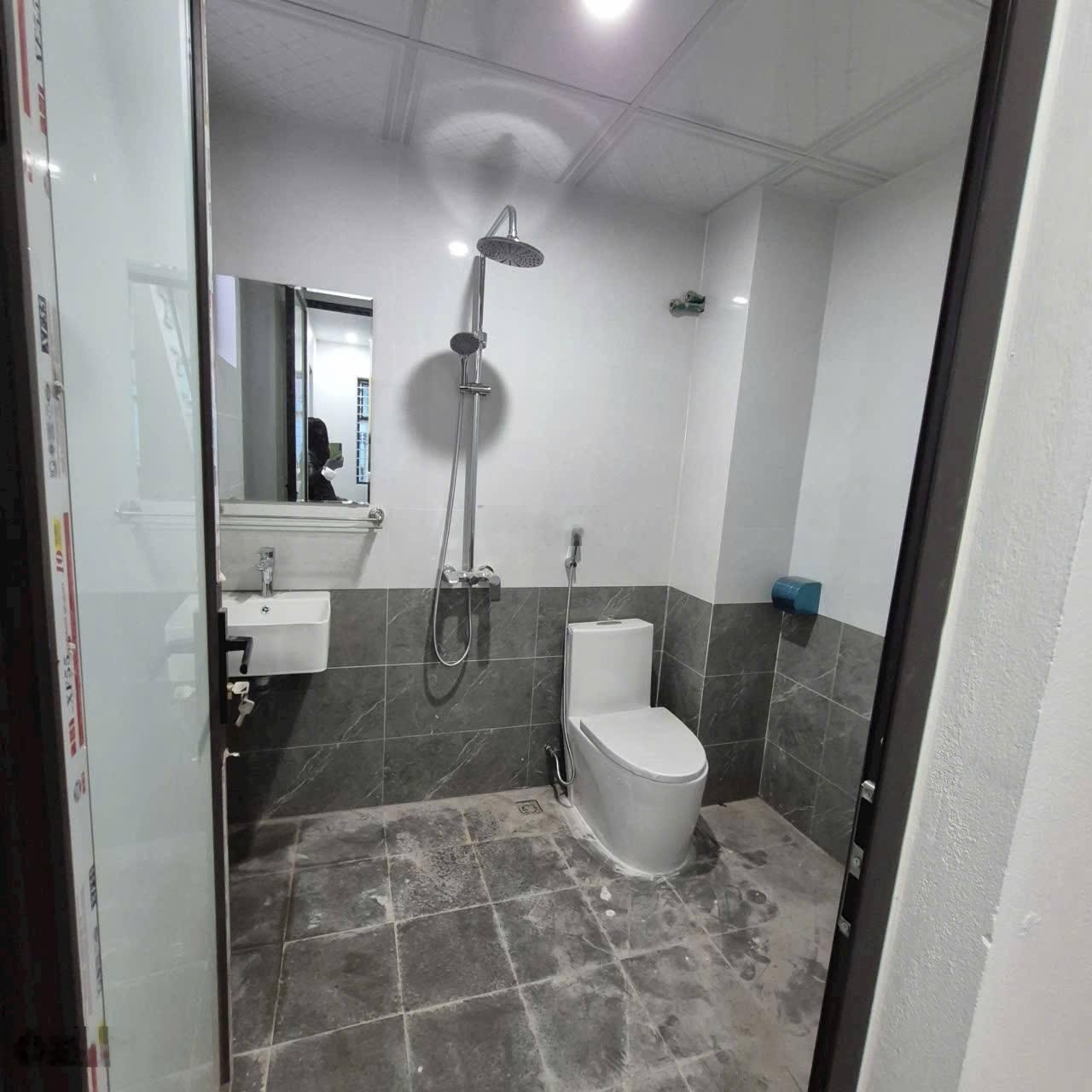 Bán nhà 4 tầng 3 mặt thoáng giá chỉ nỉnh hơn 2ty tại minh khai , hà phong 0962698922