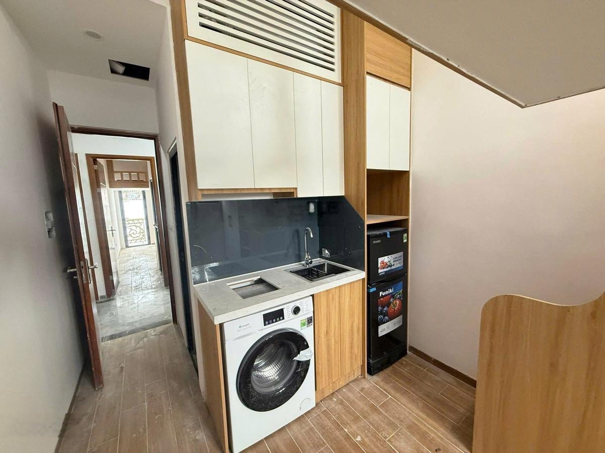 Nhà mới - gần phố - gần ô tô tránh - 7 tầng thang máy - 10 phòng khép kín full đồ - doanh thu 70tr/